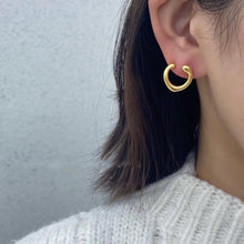 將圖片載入圖庫檢視器 Frosted Round Earring
