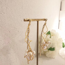 將圖片載入圖庫檢視器 Twist Pearl Earring
