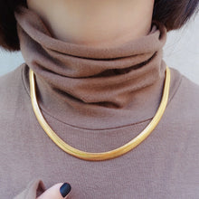 將圖片載入圖庫檢視器 Gold Crude Necklace
