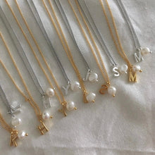 將圖片載入圖庫檢視器 Alphabet Pearl Necklace
