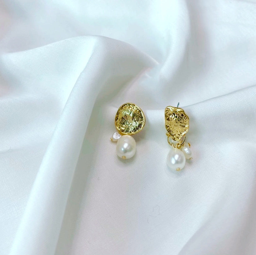 Gold Irregular Pearl Earring